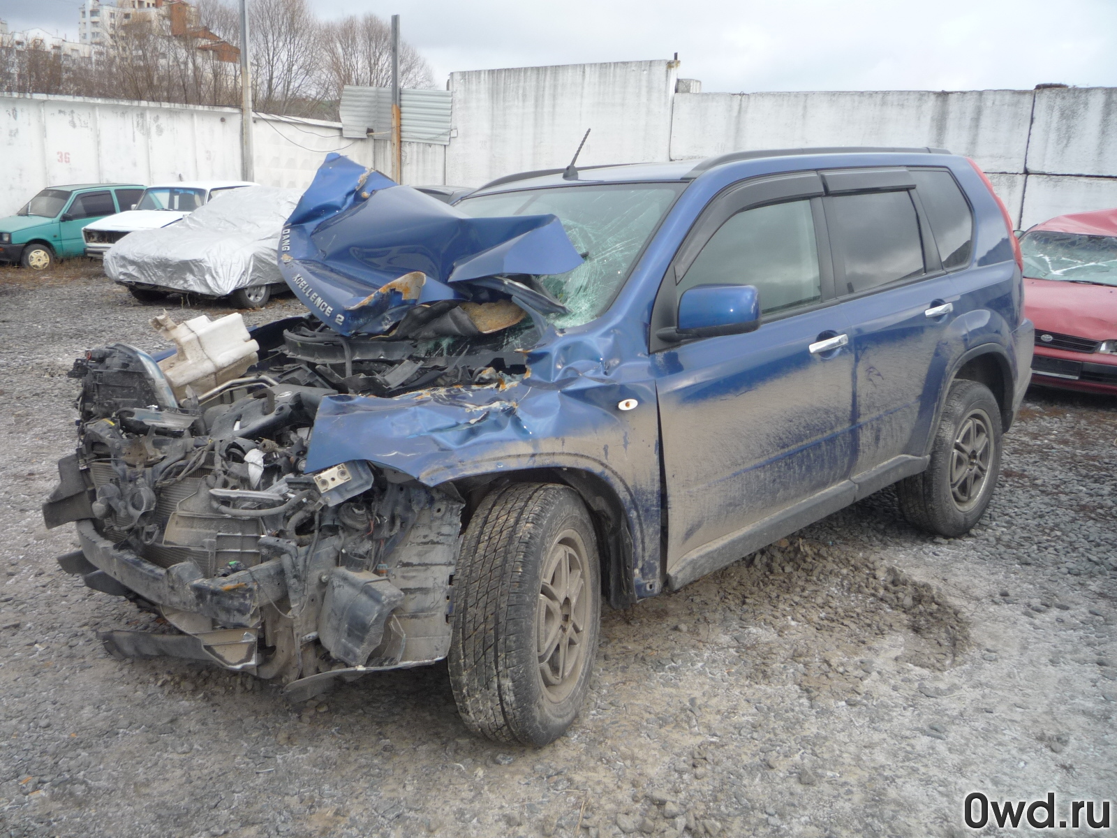 Битый автомобиль Nissan X-Trail (2007) в Белгороде